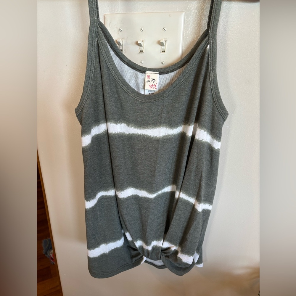 💙Army green and white striped tank with bottom detail